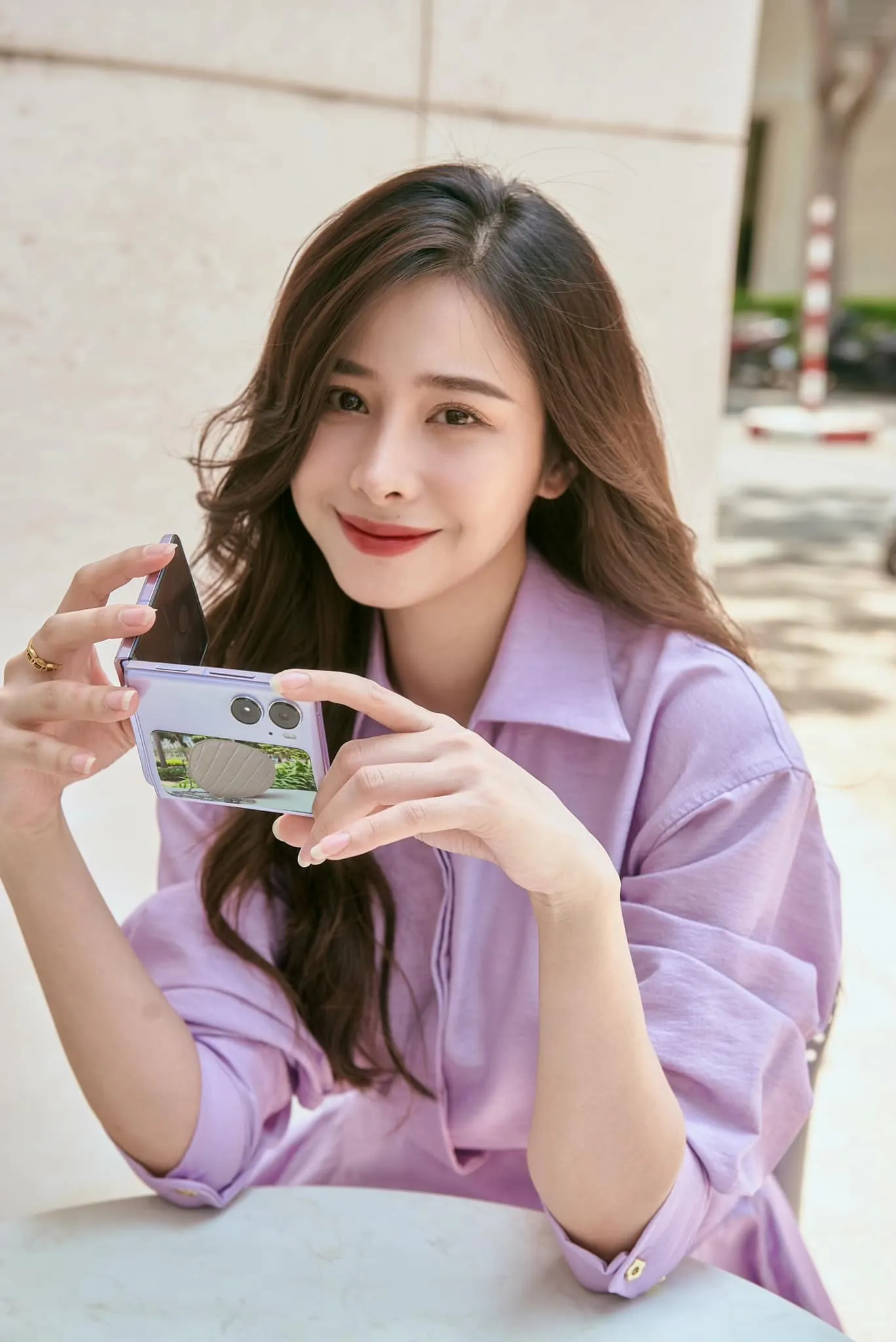 Oppo Find N2 Flip mở đặt trước