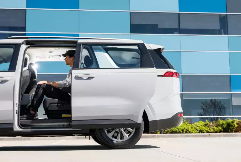 kia trieu hoi carnival