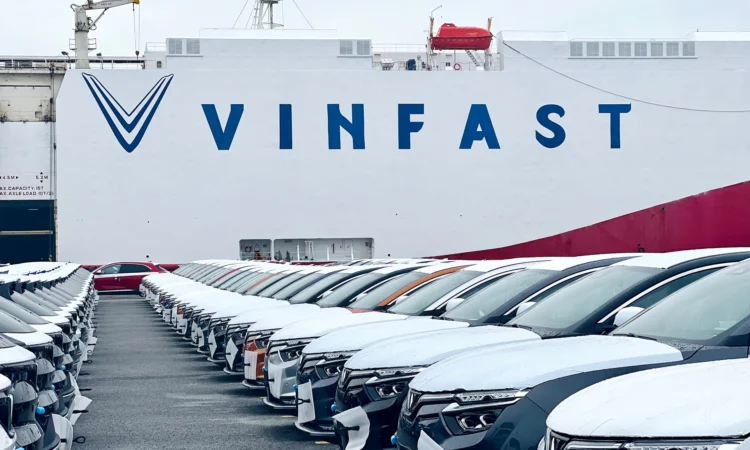 VinFast bàn giao 915 ô tô điện trong tháng 3/2023