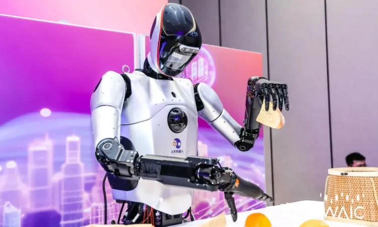 Robot hình người đa năng cỡ lớn đầu tiên của Trung Quốc