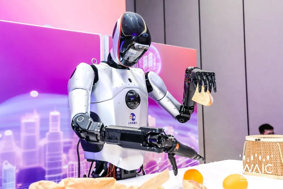 robot hinh nguoi co lon trung quoc