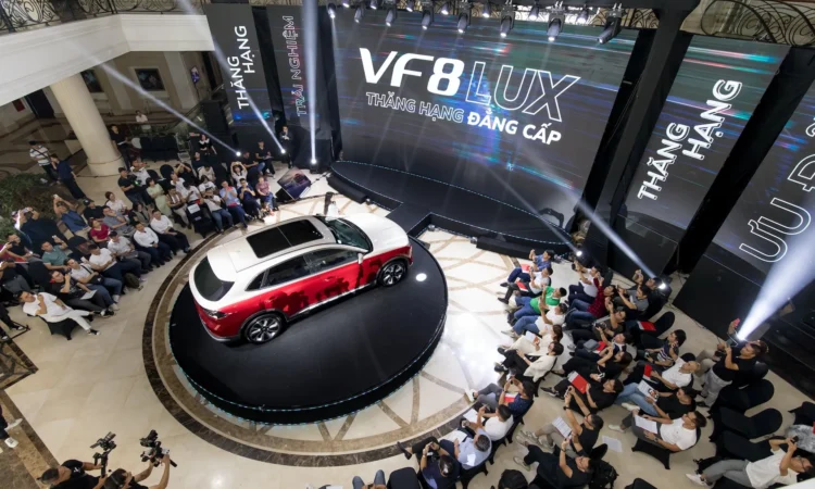 Vinfast tái định vị VF 8 với phiên bản 'Thăng hạng đẳng cấp'