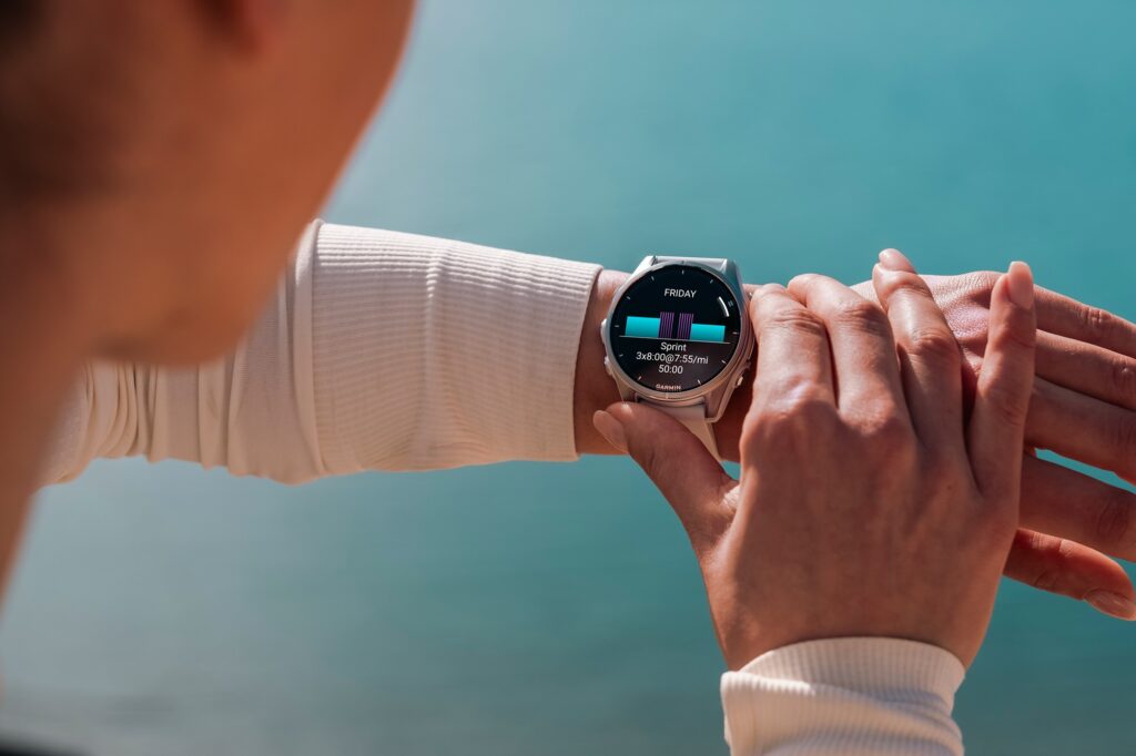garmin gioi thieu fenix 8 series 4