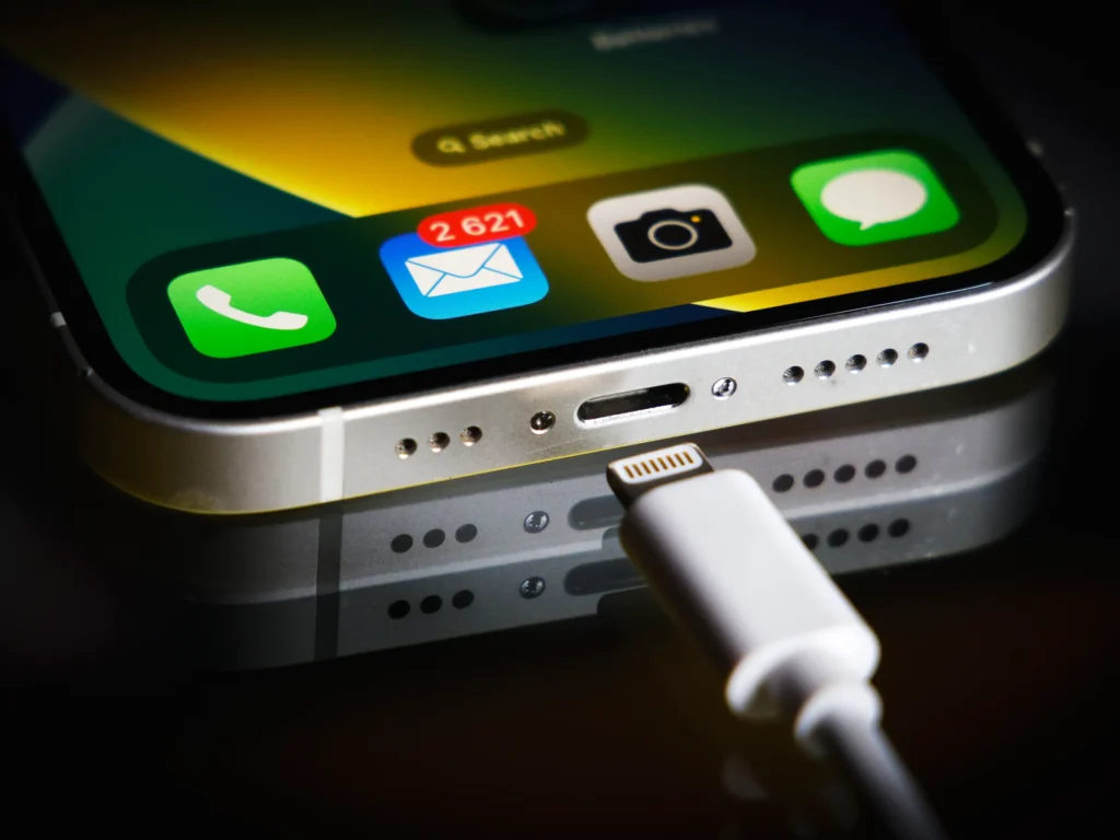 thiet bi apple dung cong lightning