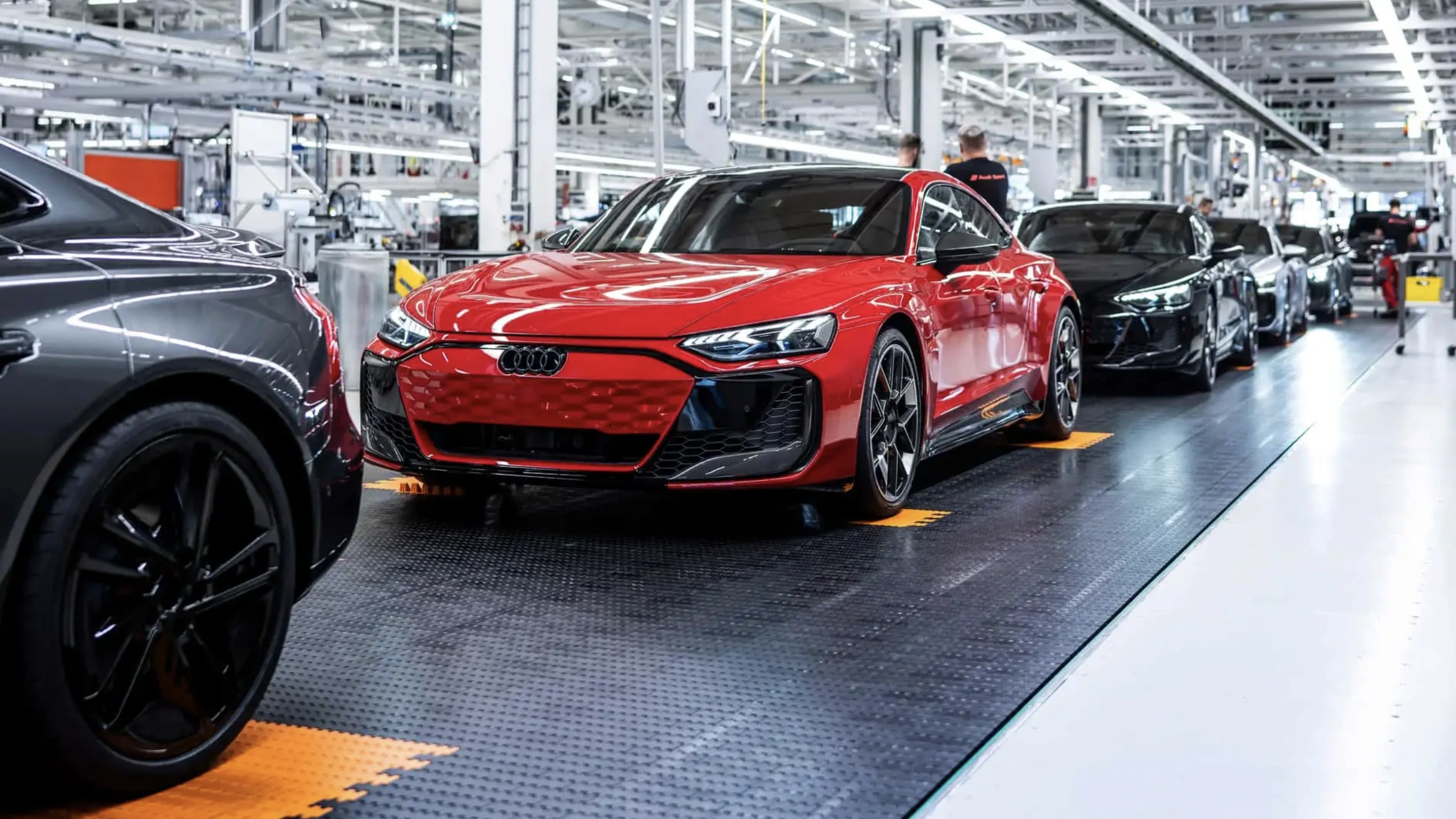 Tăng thuế nhập khẩu ô tô vào Mỹ: hàng loạt hãng xe ngừng xuất khẩu