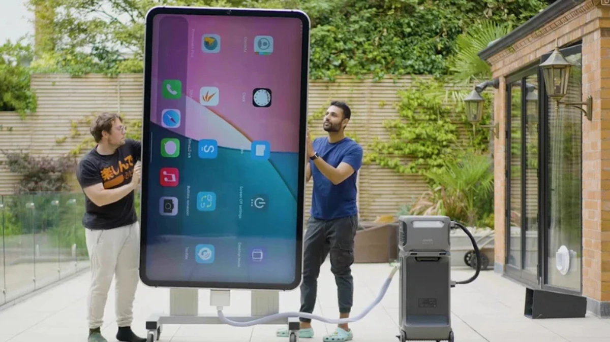 iPhone lớn nhất thế giới nặng hơn tủ lạnh, trang bị cấu hình PC cao cấp