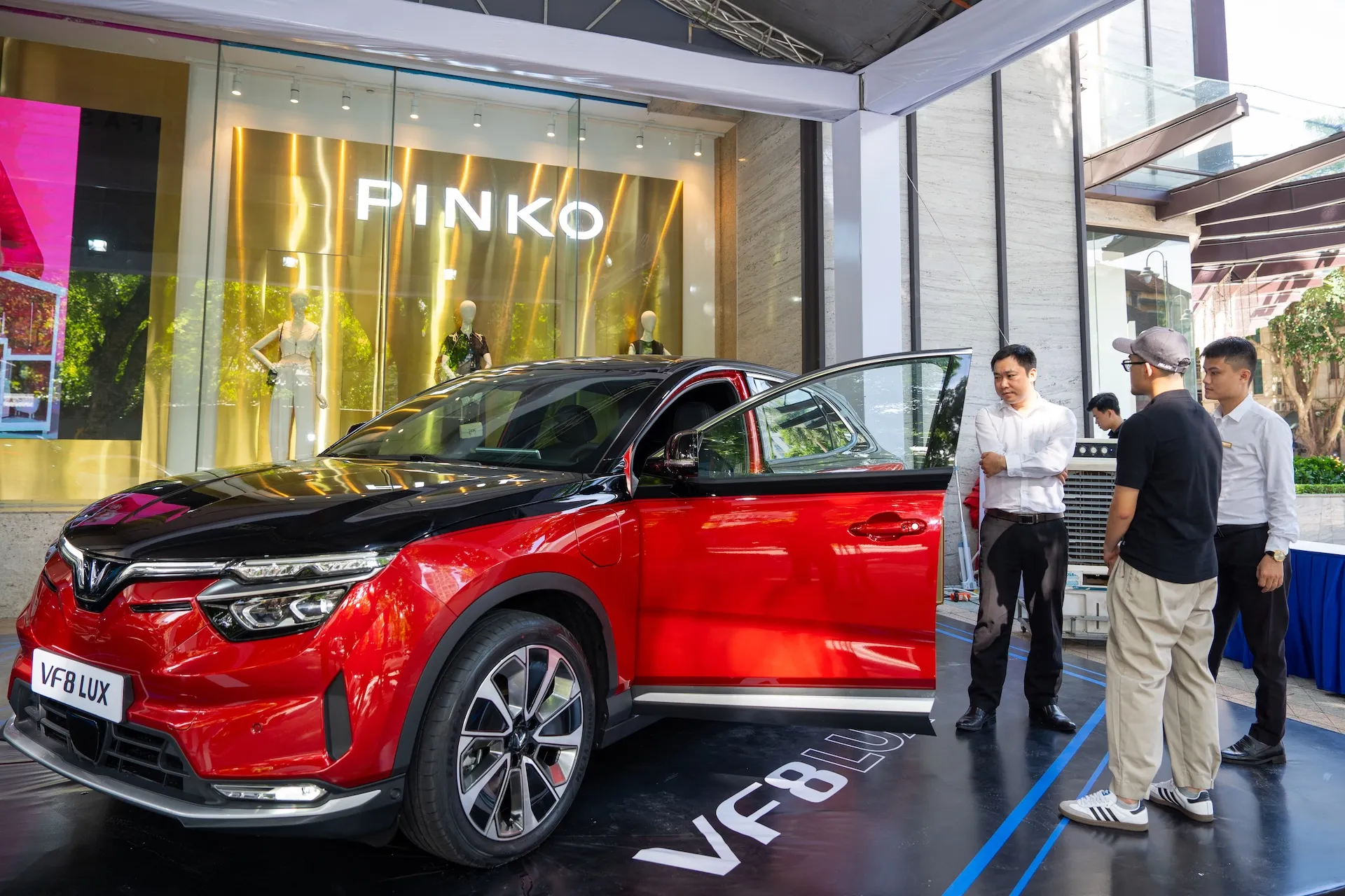 VinFast 'Thu xăng - Đổi điện' ưu đãi lên đến 100 triệu đồng/xe hơi