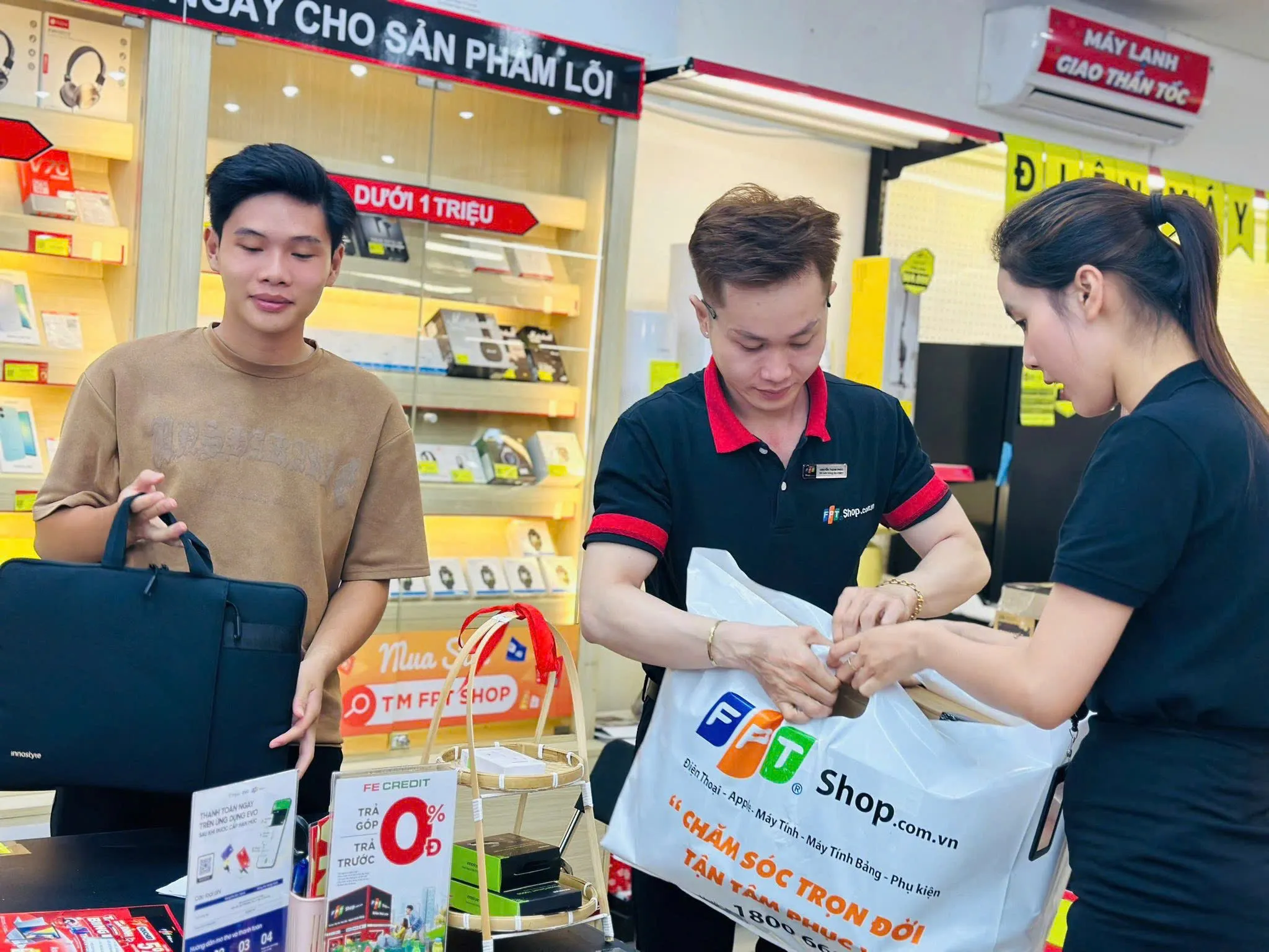 Mua laptop mùa cuối năm tại FPT Shop: Giảm đến 10%, tối đa 8 triệu đồng