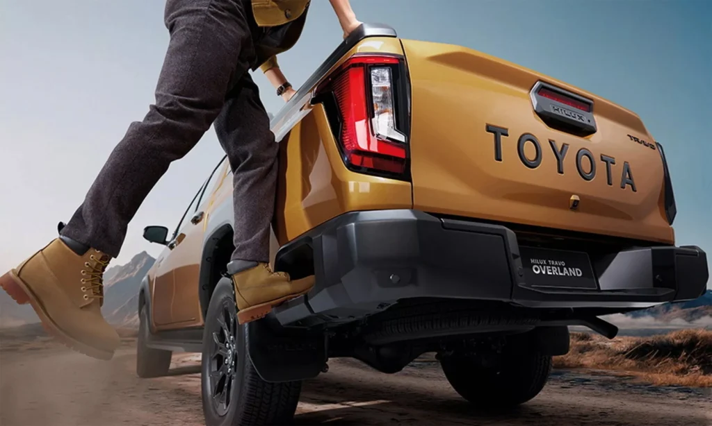 toyota hilux lan dau co ban chay dien 4