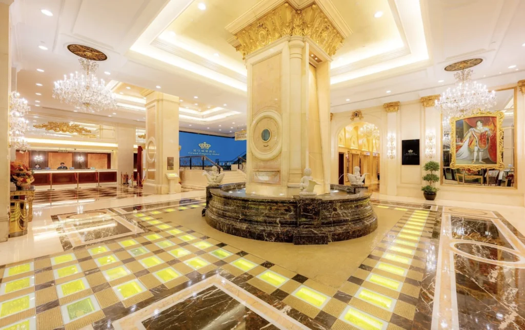 khach san boc 79 kg vangdem ban 1