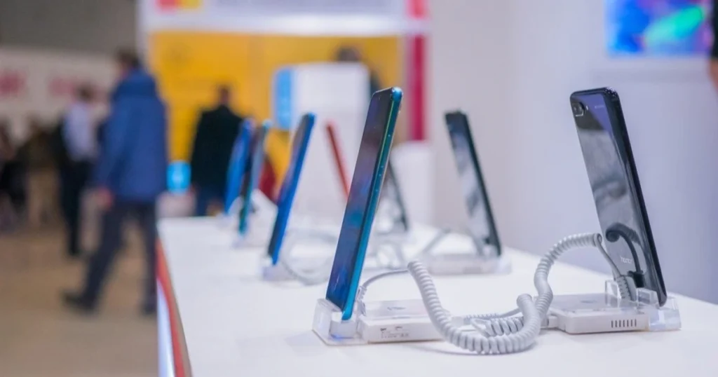 co nen mua dien thoai xach tay 2