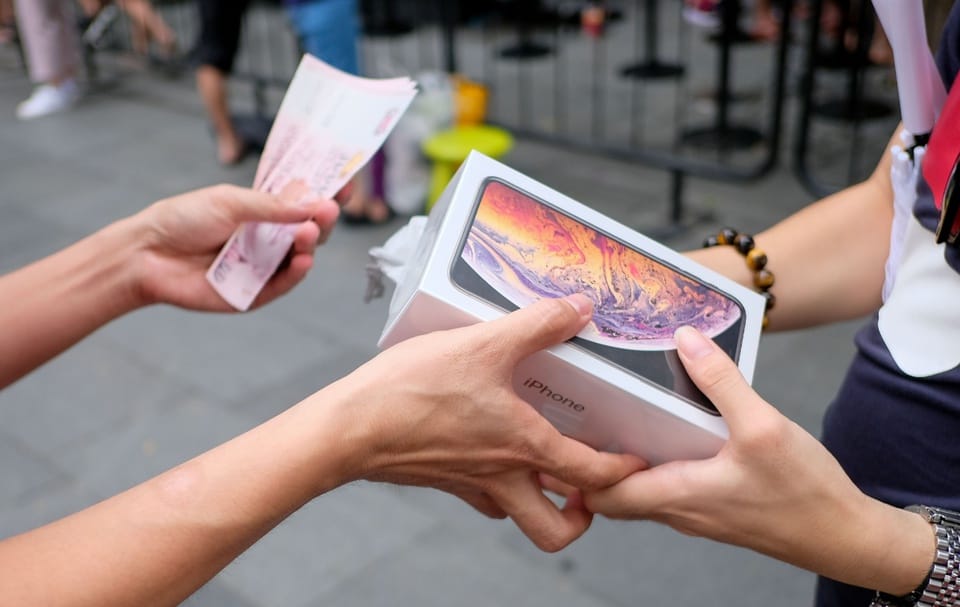 co nen mua dien thoai xach tay 3