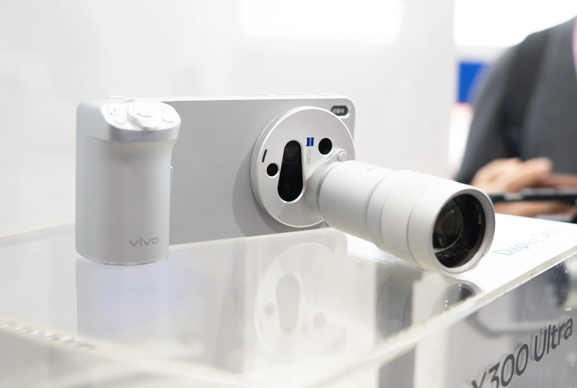 Có nên mua điện thoại xách tay?