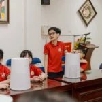 Học sinh tìm hiểu cách sử dụng máy lọc không khí từ LG