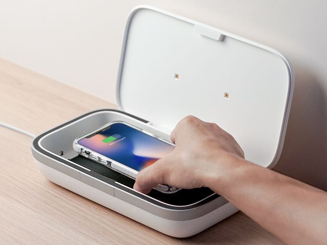 Cách vệ sinh điện thoại đúng cách để giảm vi khuẩn mà không làm hỏng màn hình hay cổng sạc