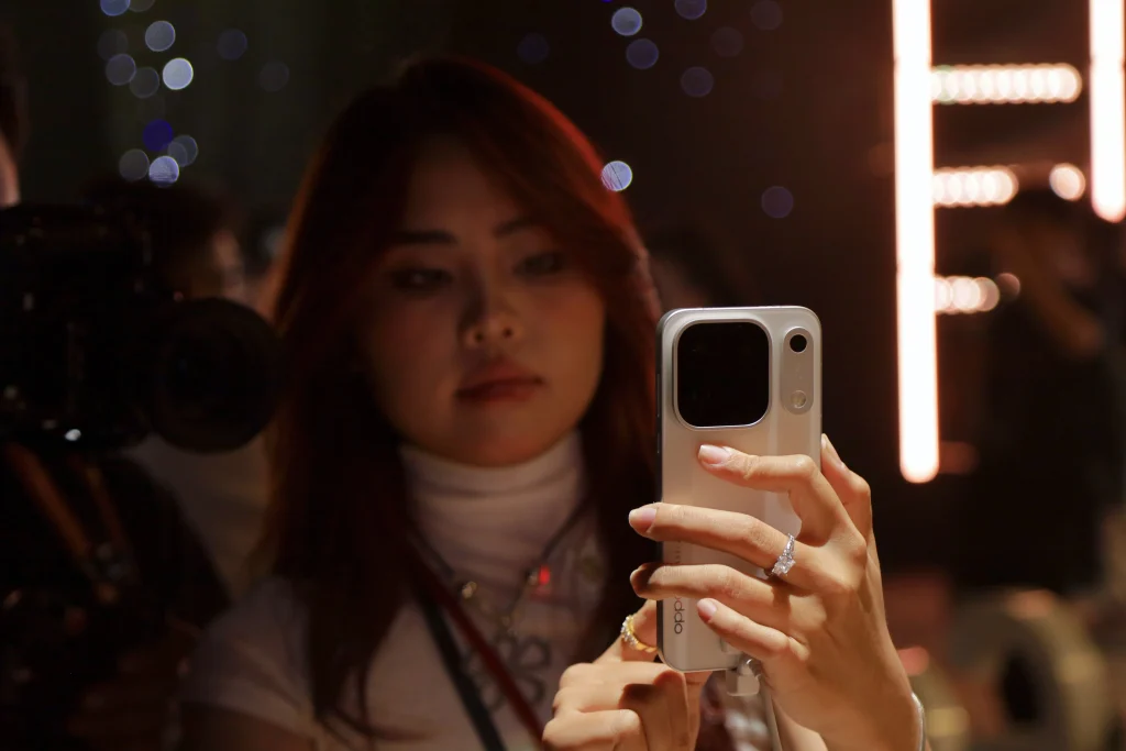 OPPO Find X10 Series 6